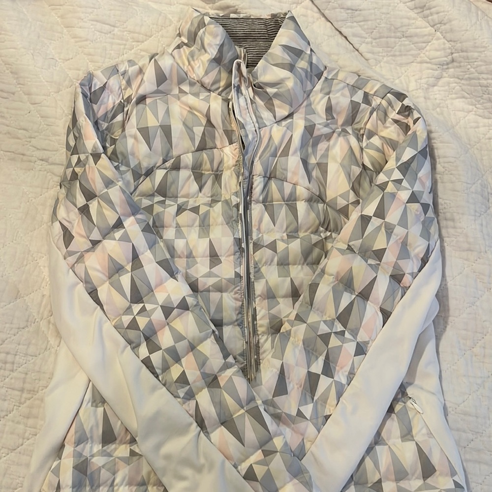 Lululemon Triangle Patterned Puffy Jacket Size 8